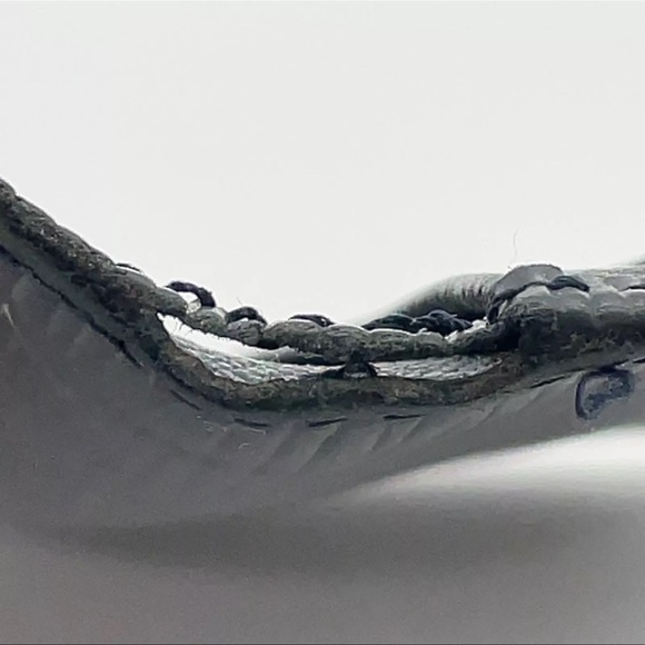 AUTH LOUIS VUITTON Black Epi Portefeiulle Sarah Wallet - Picture 10 of 13